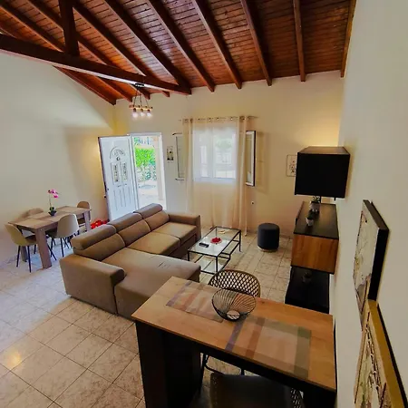 Bella Casa Apartment Petrití